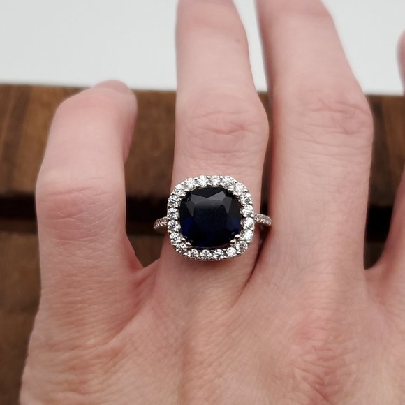 Size 7 925 Sterling Silver Beautiful Blue And Clear Cubic Zirconia Halo Ring - Picture 3 of 9